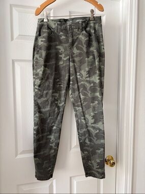 Sytle & Co.  curvy skinny leg camo jeans size 8